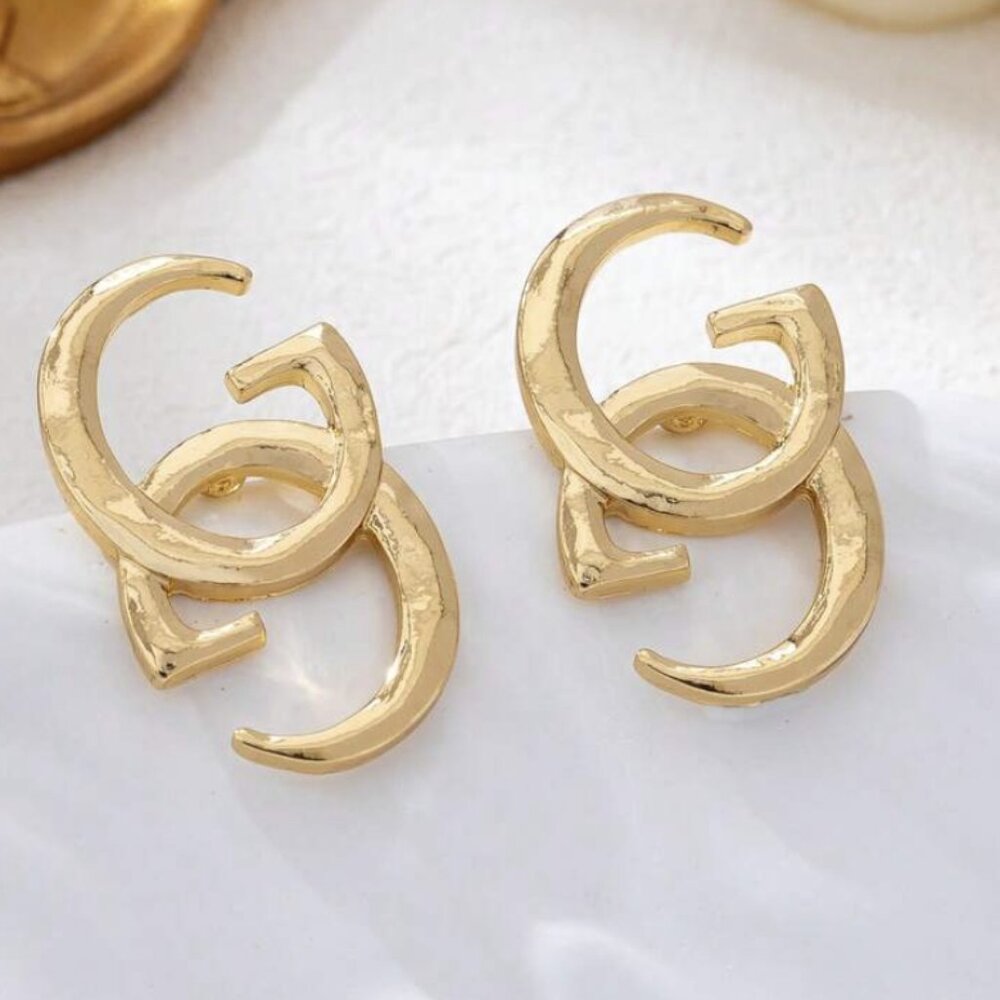 Chic Gucci Hammered Texture GG Gold Earrings - Picture 2 of 5